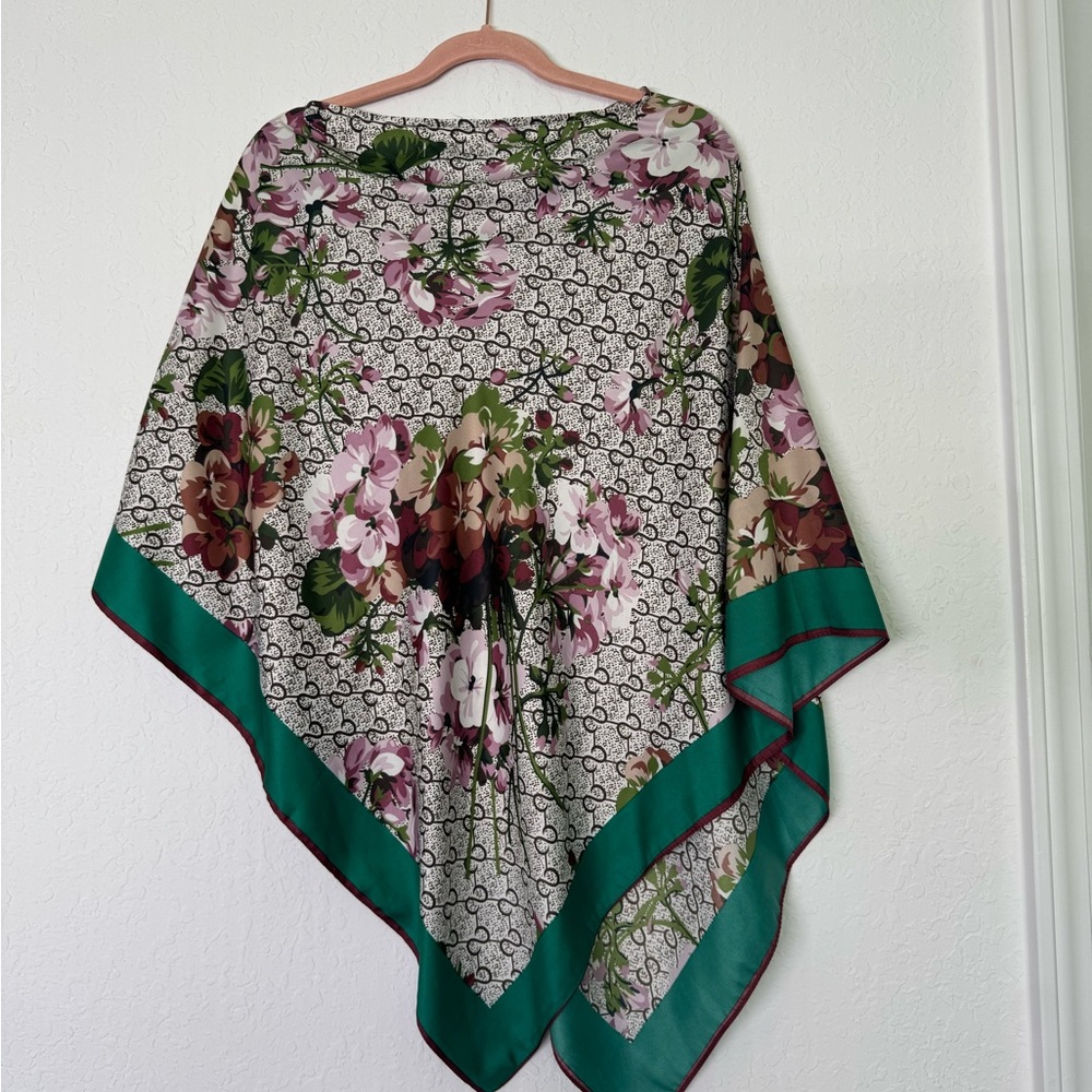 La Fiorentina Floral Patterned Ponch